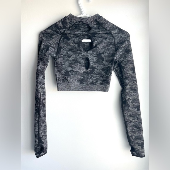 Gymshark Camo Cropped Long-sleeve - Picture 3 of 5